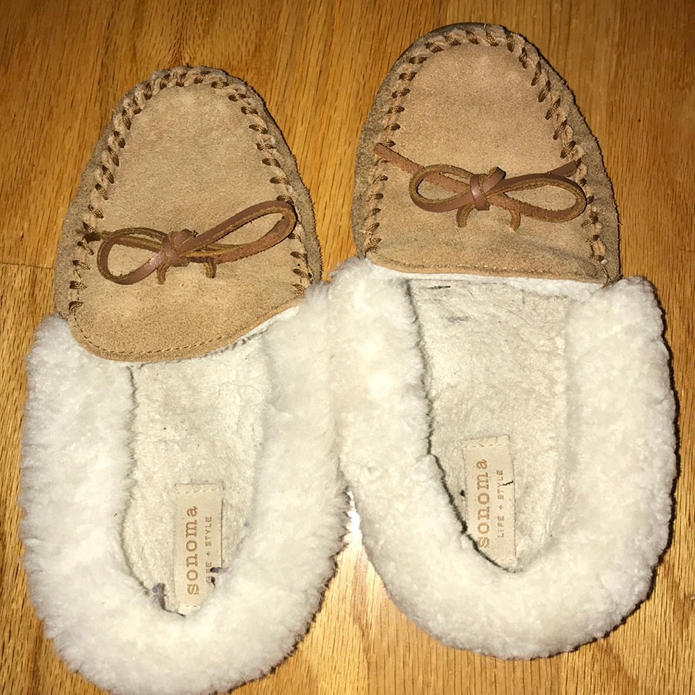 Soma fuzzy slippers